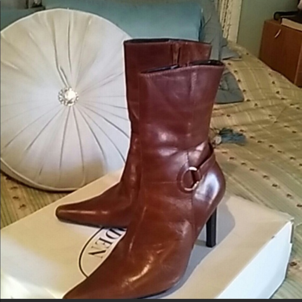 4” heels, brown! Beautiful!! Steve Madden
